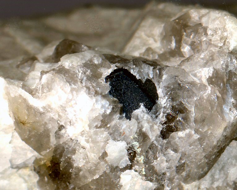 Large Hellandite-(Y) Image
