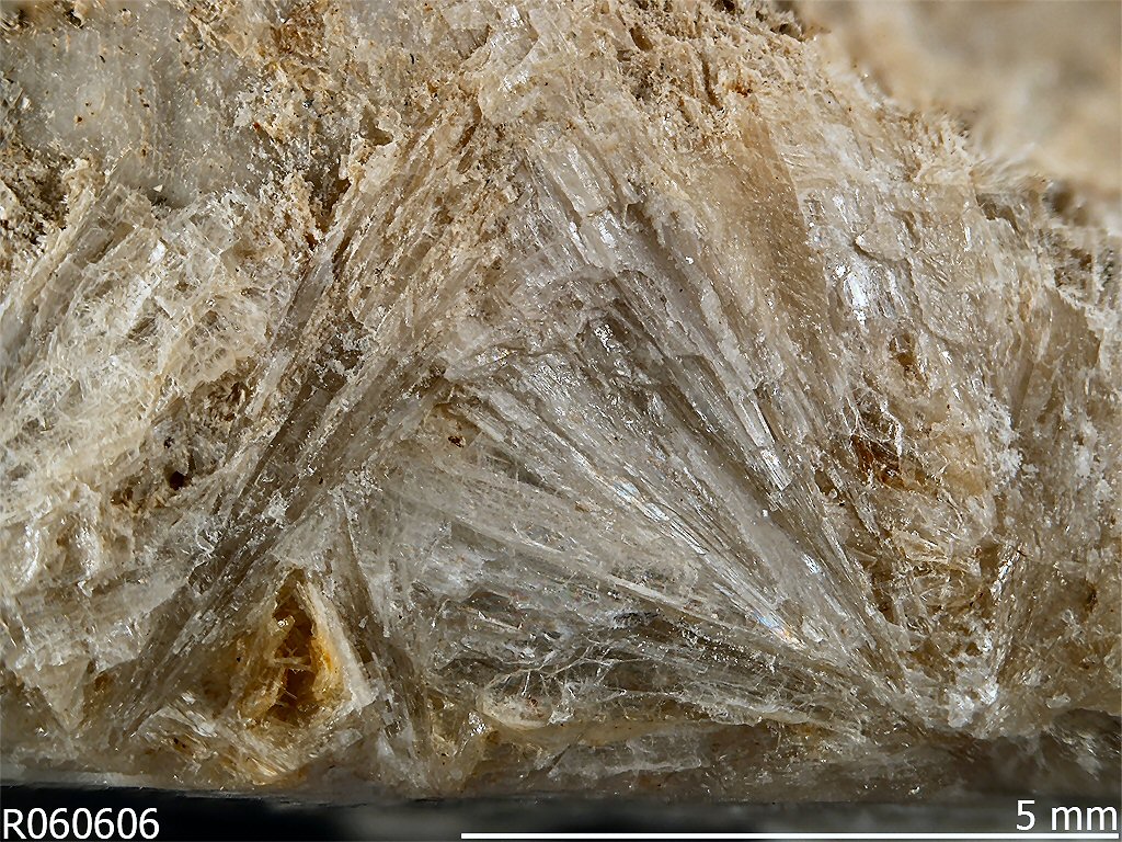 Large Clinobarylite Image